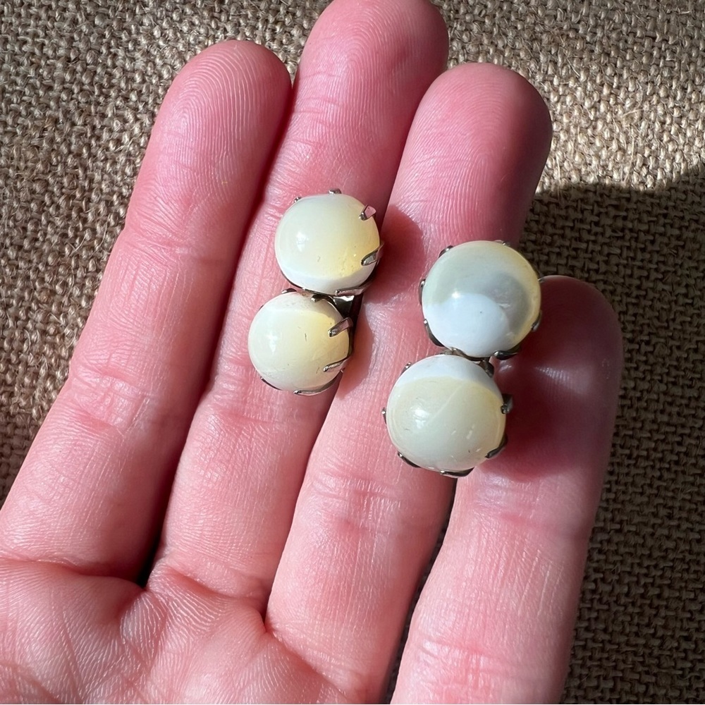 Vintage faux stone white pearly clip on earrings clippies ball stud simple